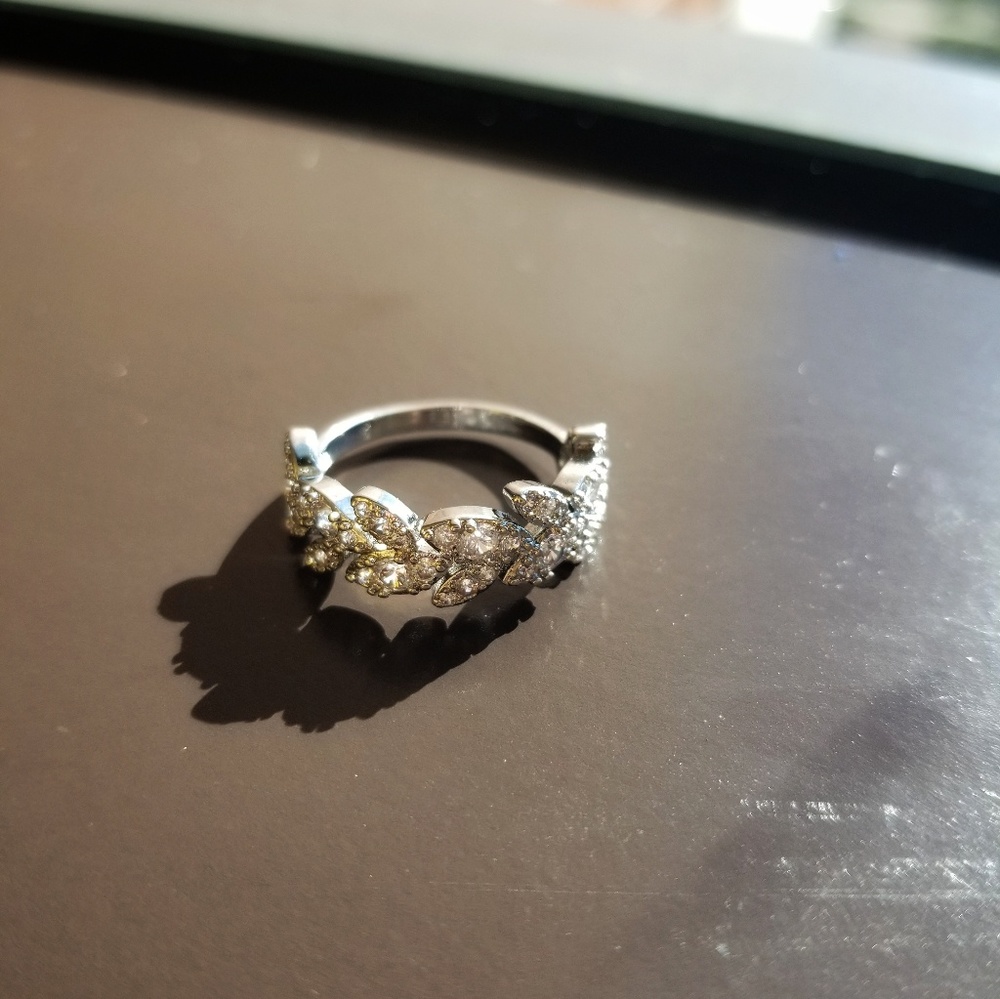 🎊HP🎊 Silver Crystal Leaf Ring - Picture 3 of 4